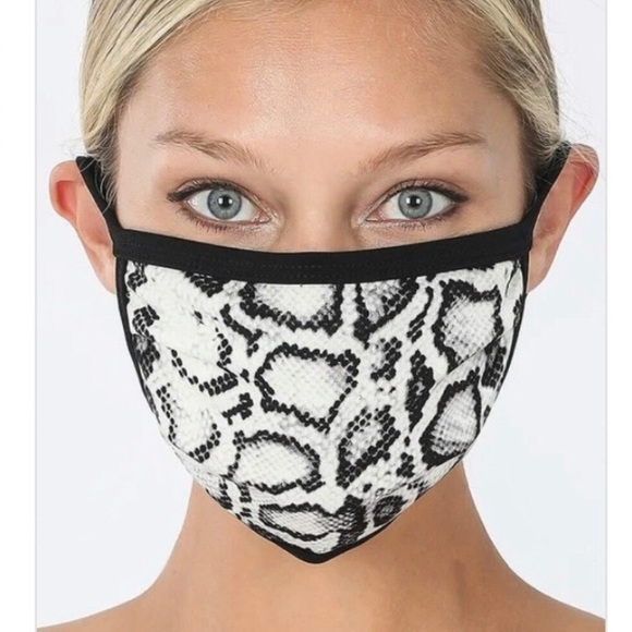 ❤️ 5 for $15 Zenana Snakeskin Print Cotton Face Mask - Picture 3 of 8